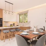 Villa Mavra *