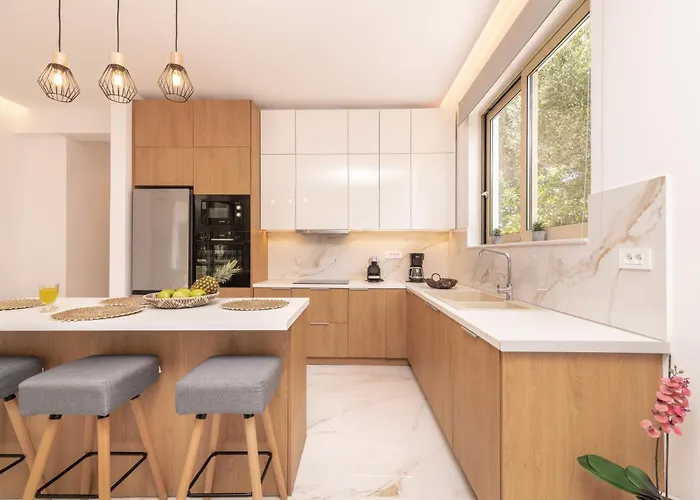 ヴィラ Mavra Plános